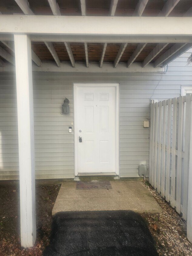 Primary Photo - 2 bd 1 ba townhome Crest Hill totally redone!