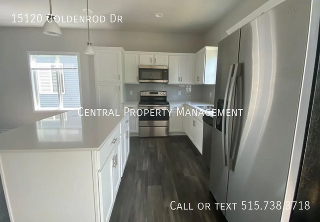 Foto del edificio - 15120 Goldenrod Dr