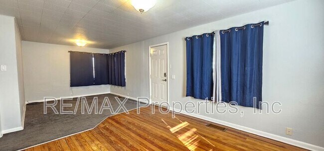 Foto del edificio - 2537 E Monument St