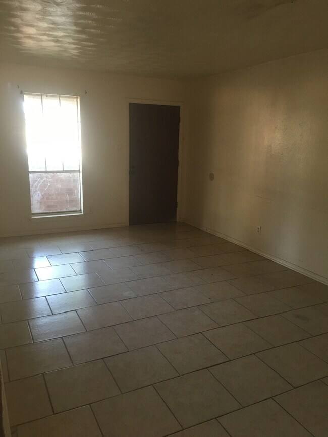 Building Photo - 9226 N Southland Park Dr