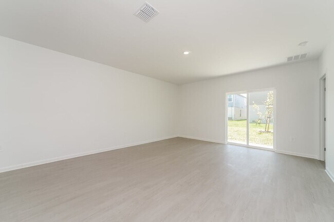 Foto del edificio - 6240 Botticella Blvd