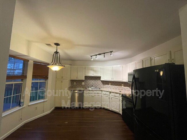 Foto del edificio - 107 Persimmon Cir