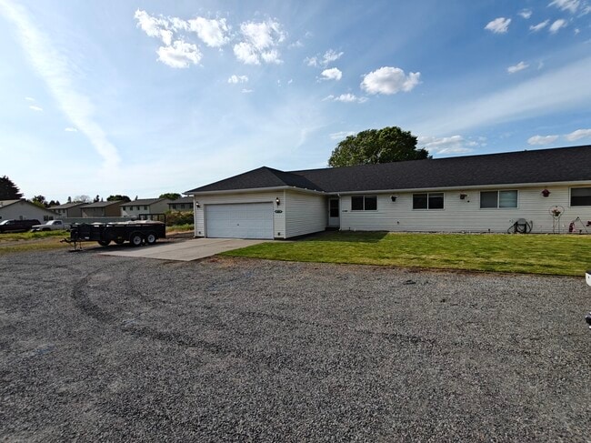 Building Photo - 10409 E Victory Ln