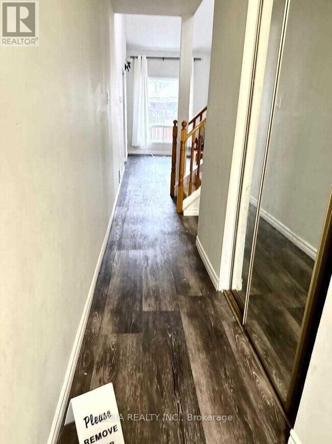 Photo du bâtiment - 8 Roscoe Rd