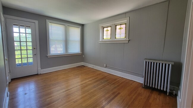 Building Photo - 5042 Pernod Ave