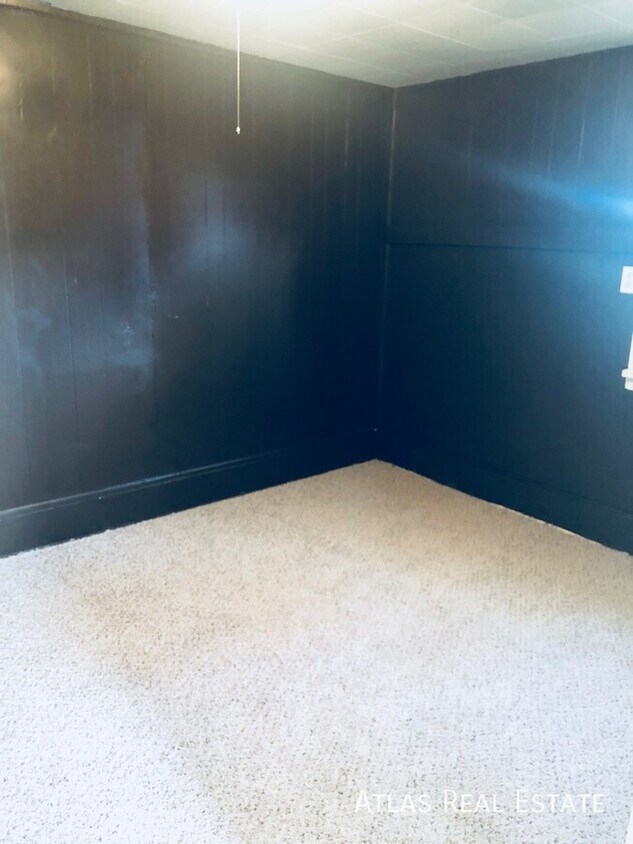 Building Photo - Available For Late October Move-In! Large ...