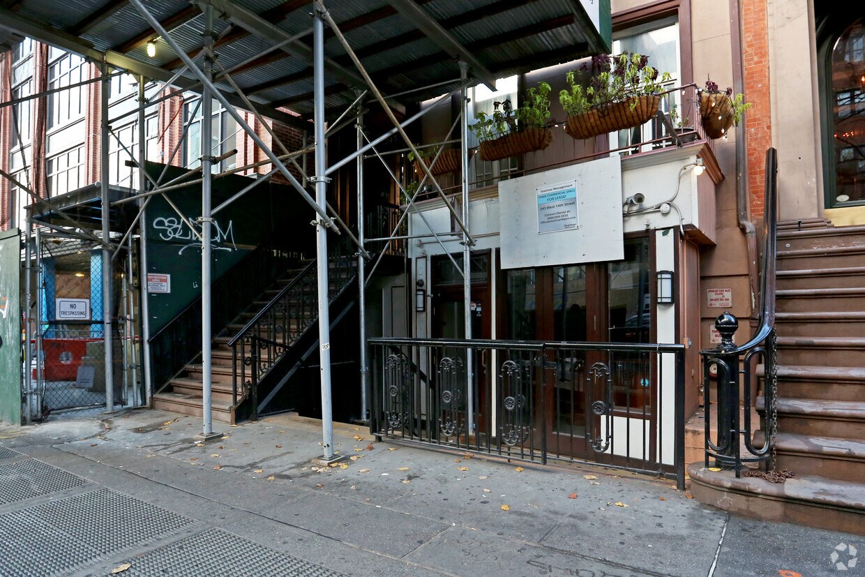 Building Photo - 243 W 14th St