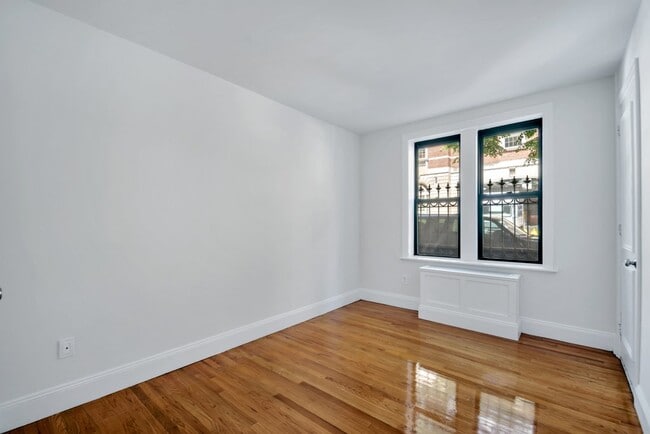 Building Photo - 226 E 70th St