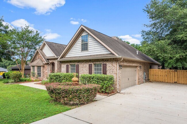 Building Photo - Luxury home in a premier neighborhood!