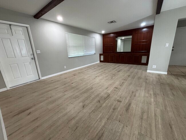 Foto del edificio - 462 S Haverhill Rd
