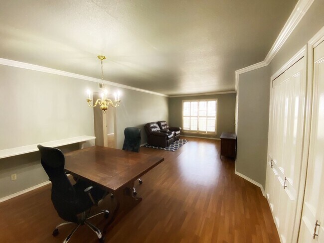 Foto del edificio - 2 BD/1.5 BATH MOVE IN NOVEMBER MINUTES FROM MCNAY ART MUSEUM!