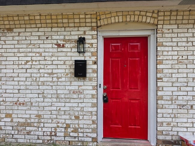 Building Photo - 1801 Lawndale Ave