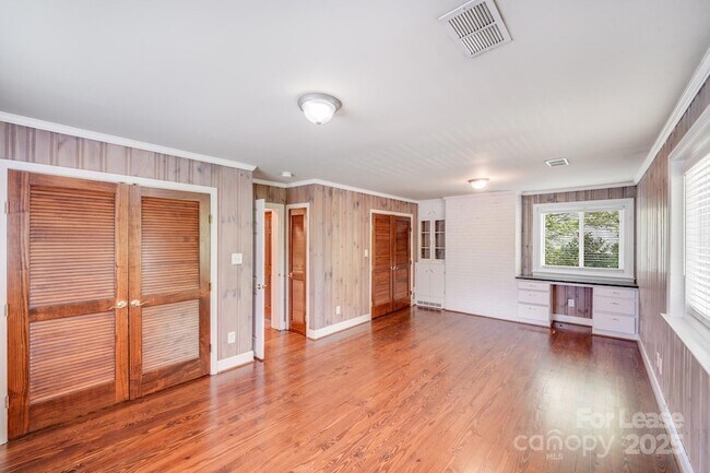 Foto del edificio - 2417 Laburnum Ave