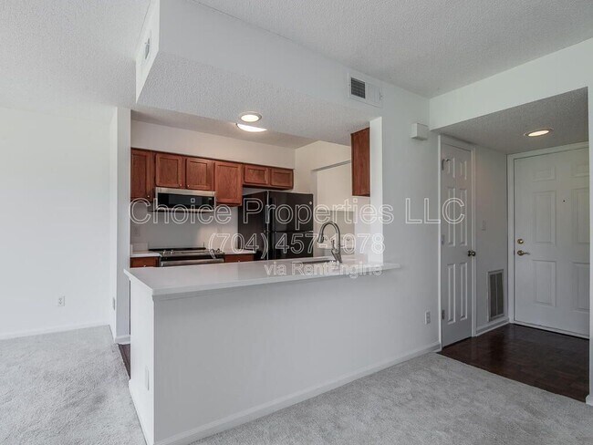 Foto del edificio - 11042 Running Ridge Rd.