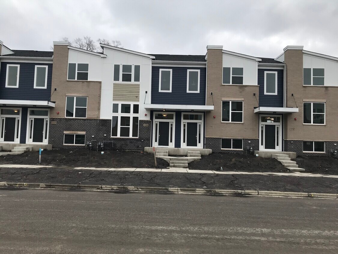 Primary Photo - 3S563 Everton Dr