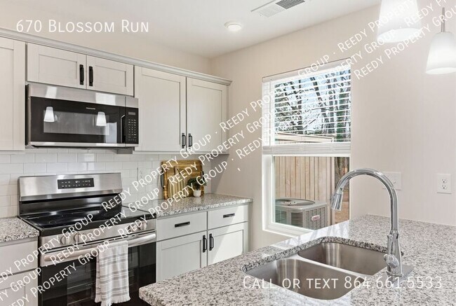 Foto del edificio - 670 Blossom Run