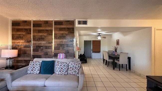 Foto del edificio - 8401 SW 107th Ave