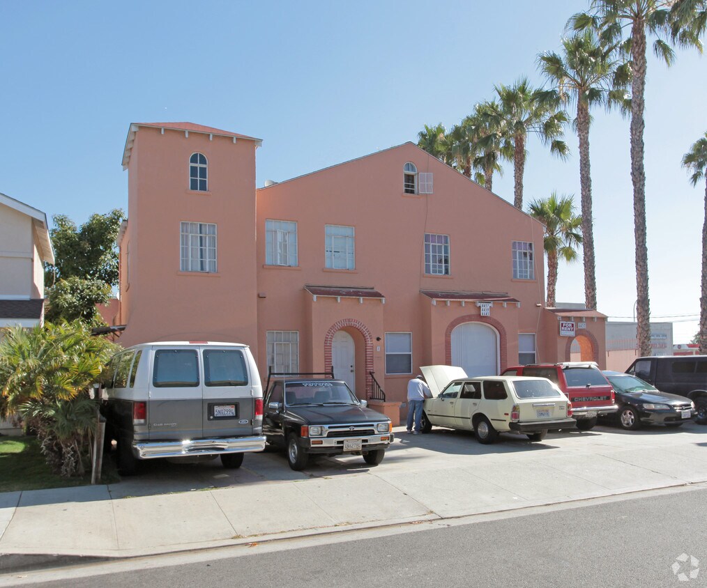 Building Photo - 4437-4443 E 58th St