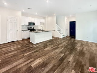 Building Photo - 27607 Sawtooth Ln