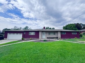 Building Photo - 501 E Sumac Ave