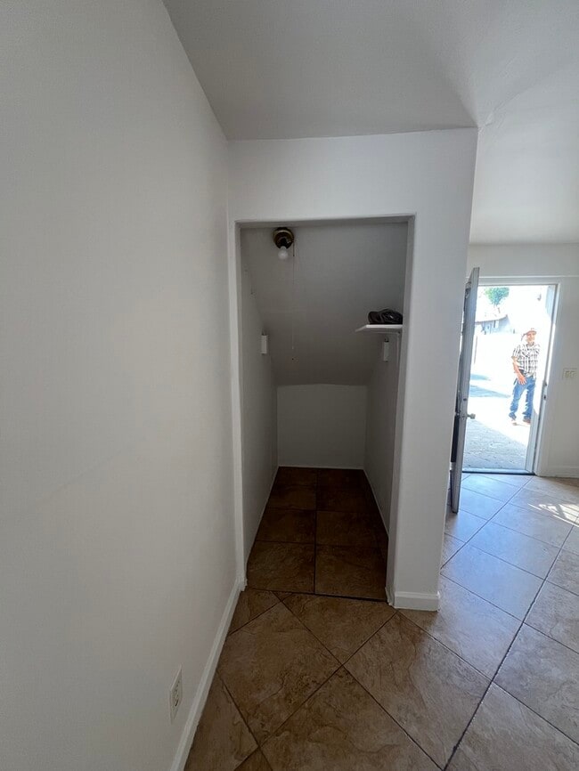Foto del edificio - Charming Studio with Parking in Huntington Park!