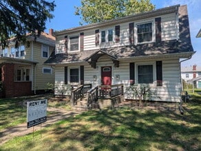 Building Photo - 822 Nuttman Ave