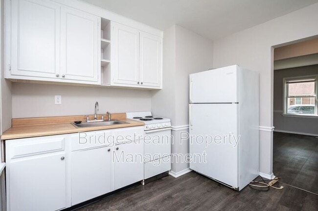 Building Photo - 708 Winston Dr