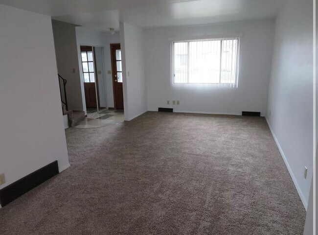 Building Photo - 670 S 60th St