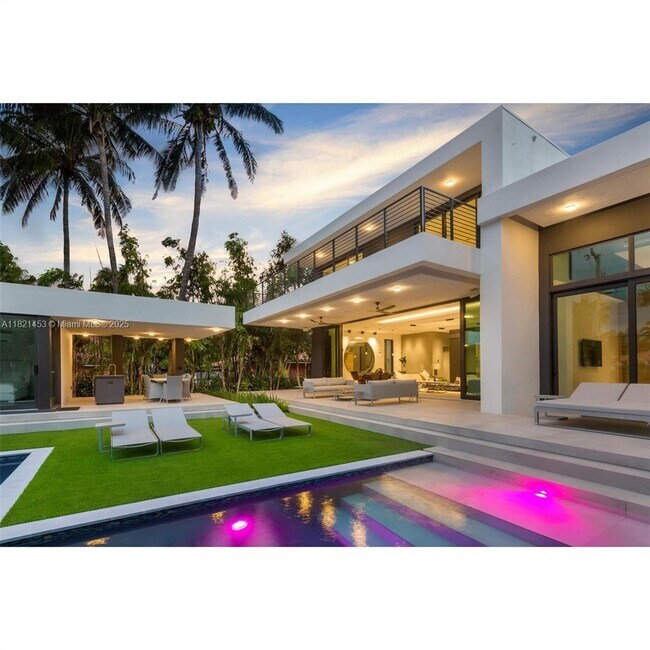 Foto del edificio - 2456 Prairie Ave