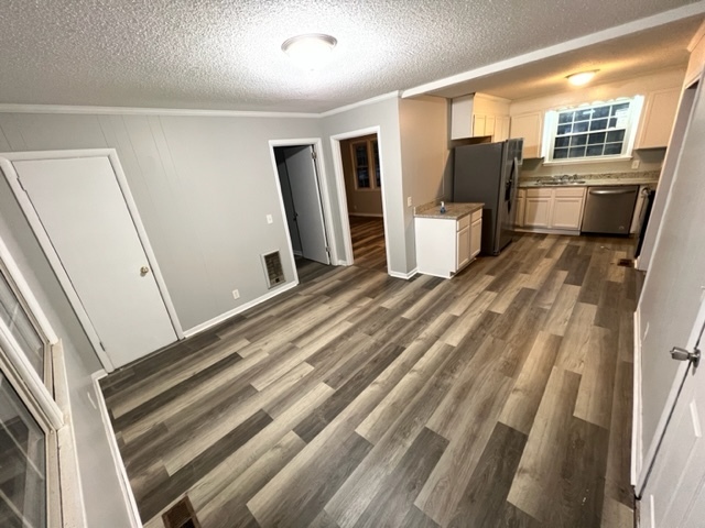 Building Photo - Newly Renovated Three Bedroom Home with Bo...