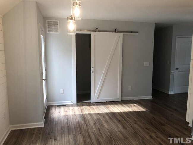 Building Photo - 821 W Academy St