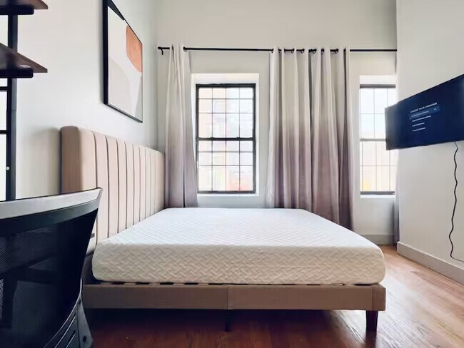 Foto del edificio - Furnished room/NOT APARTMENT