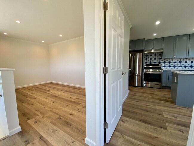 Foto del edificio - Remodeled 3BR, 2BA with Orchard, Garage & ...
