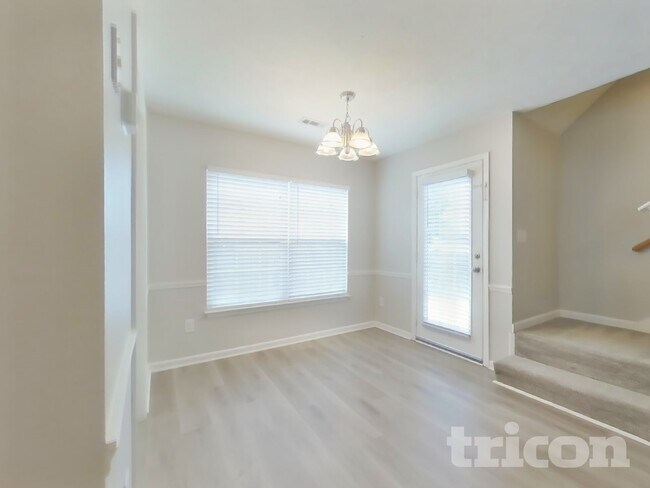 Building Photo - 3001 Deer Trail Dr