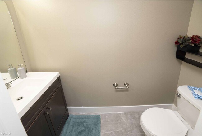 Building Photo - 3 br, 3.5 bath Townhome - 10971 Birch Cree...