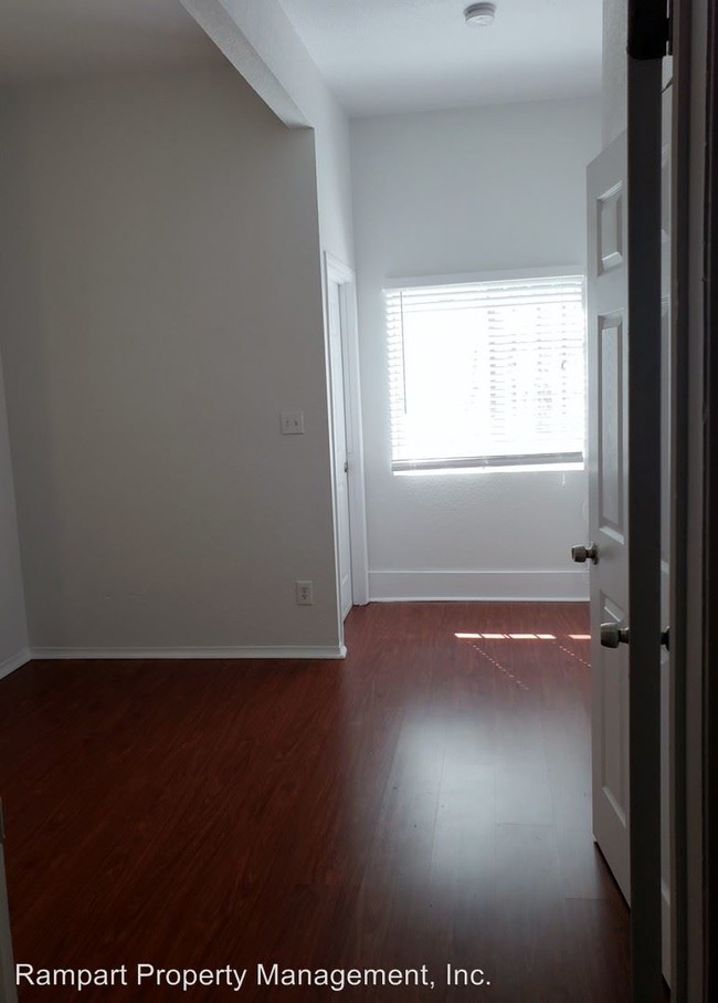 Foto del edificio - 739 1/2-733 S Boyle Ave