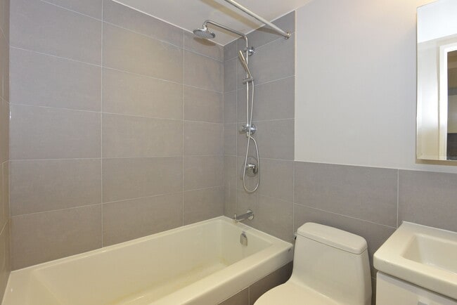 Photo du bâtiment - 230 Oak St