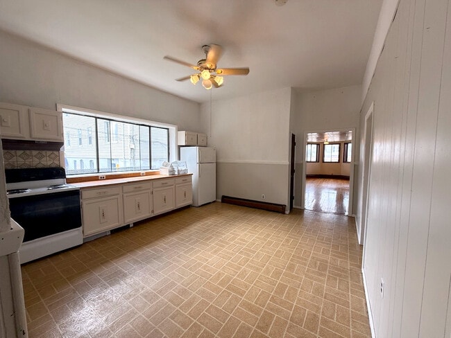 Kitchen - 271 Shrewsbury St