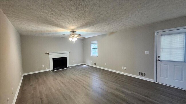 Foto del edificio - 3724 Spring Garden Ln