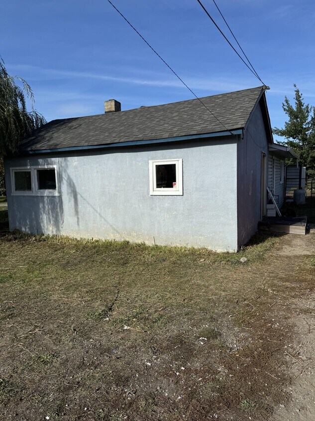 10007 Kalamalka Rd, Coldstream, BC V1B 1L5 House for Rent in