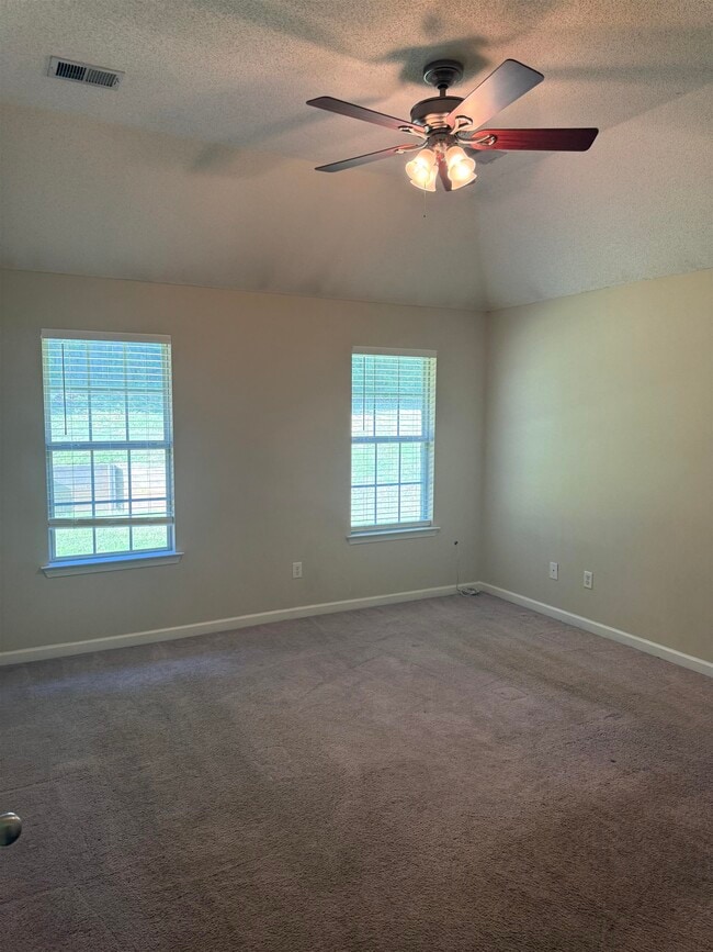 Building Photo - 10389 Redmond Dr