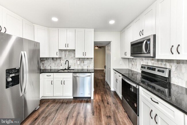 Building Photo - 1179 Dublin Pl