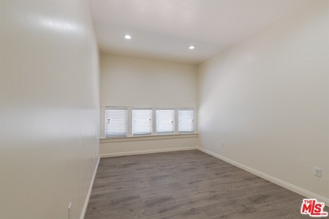Foto del edificio - 2219 S Hobart Blvd
