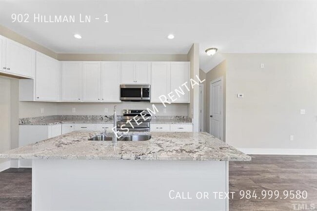Building Photo - 902 Hillman Ln