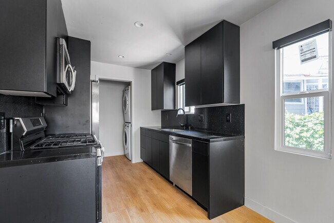 Building Photo - 266 S Park View St