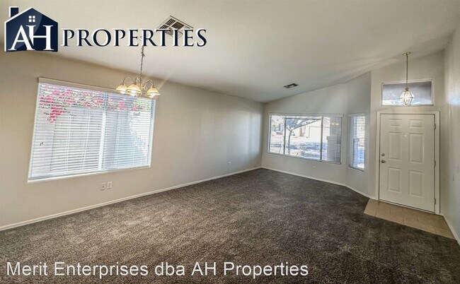 Foto del edificio - 4 br, 2 bath House - 8153 W CLARA LN
