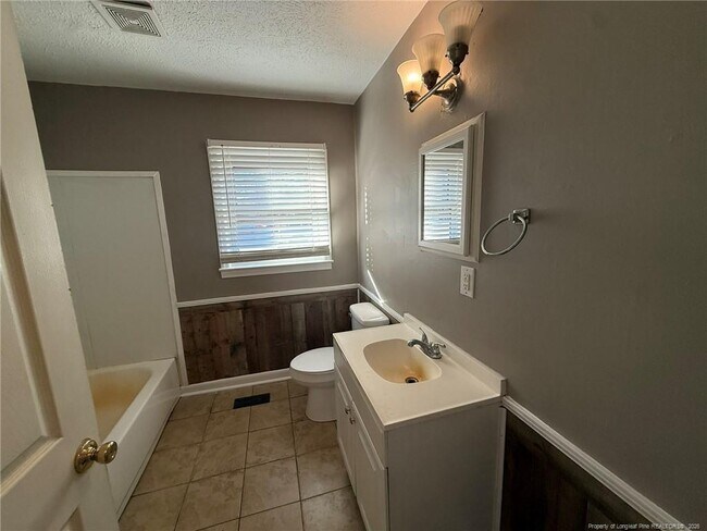 Foto del edificio - 2223 Carbine St