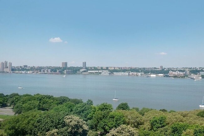 Building Photo - 290 Riverside Drive