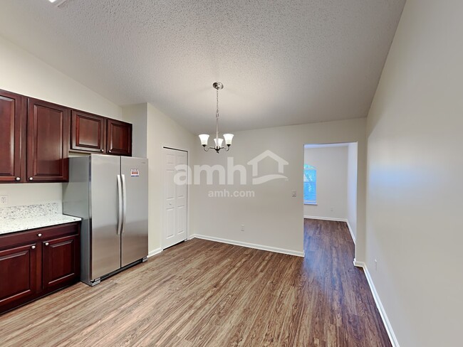 Foto del edificio - 745 Grand Parke Dr