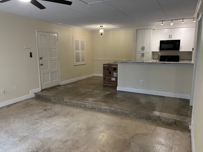 Building Photo - 5305 San Sebastian Ct